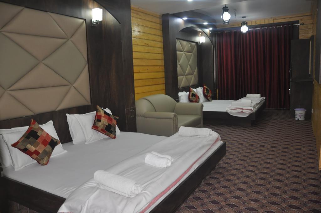 Hotel Azad Durgjan Екстер'єр фото