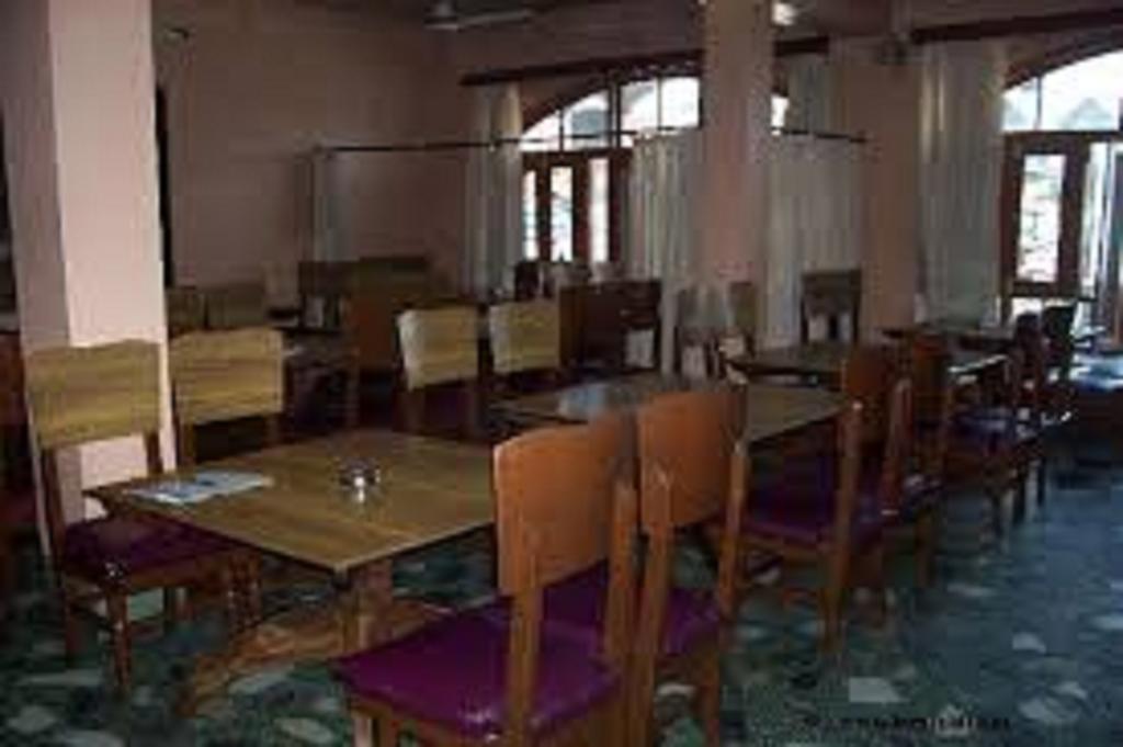 Hotel Azad Durgjan Екстер'єр фото