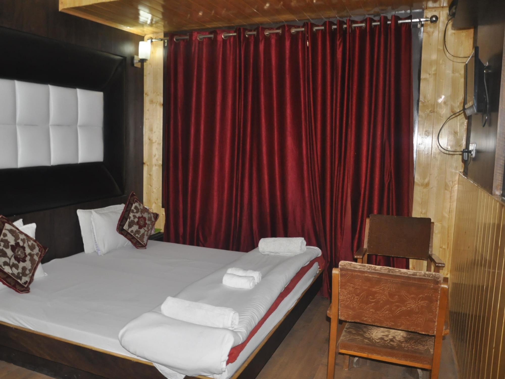 Hotel Azad Durgjan Екстер'єр фото